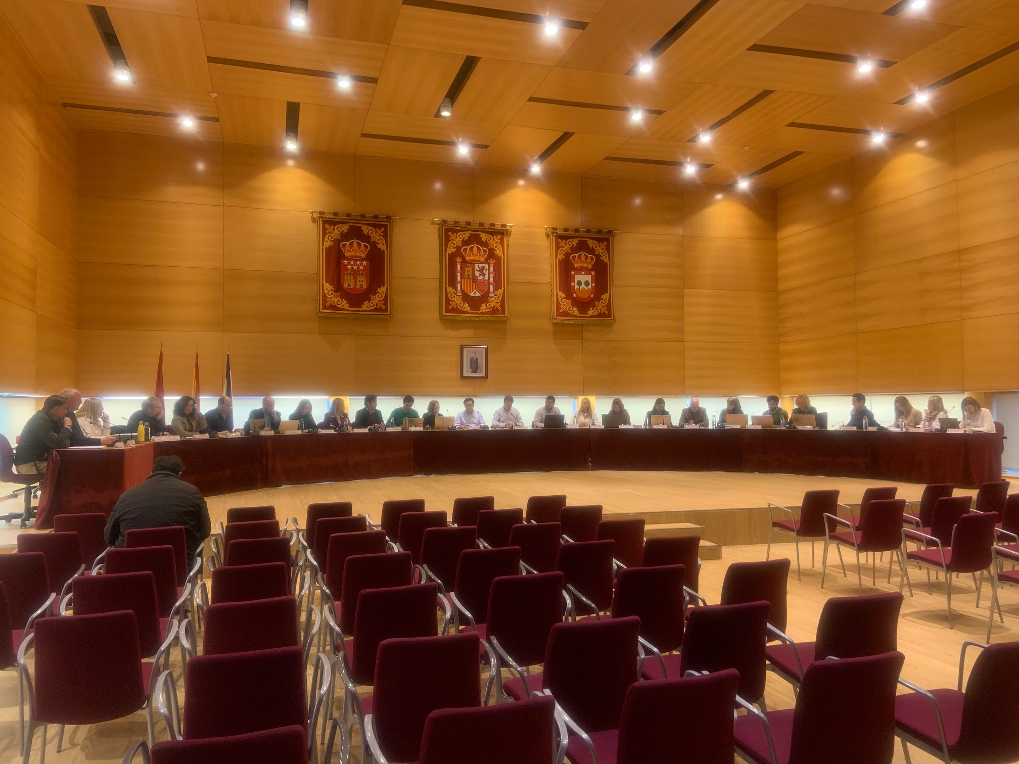 El último pleno municipal del año 2023 Por Tres Cantos retira la moción sobre Soledad no deseada para estudiarla con más detenimiento en la Comisión de Personas 