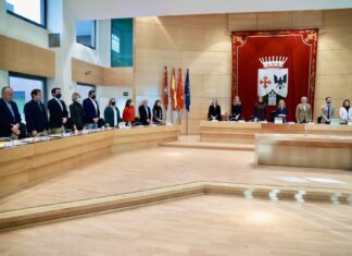 El Pleno de Alcobendas ha aprobado esta mañana por unanimidad la modificación parcial de los artículos 52, 53 y 55 de su Reglamento Orgánico para dar más representatividad a las dos formaciones del Grupo Mixto: Más Madrid y Futuro Alcobendas.