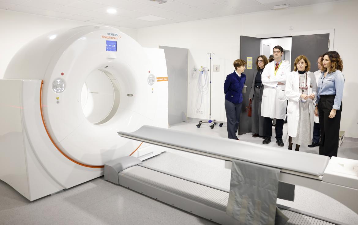 Díaz Ayuso anuncia la mejora tecnológica de 27 hospitales públicos con más de mil nuevos equipos como mamógrafos, ecógrafos o salas de radiología