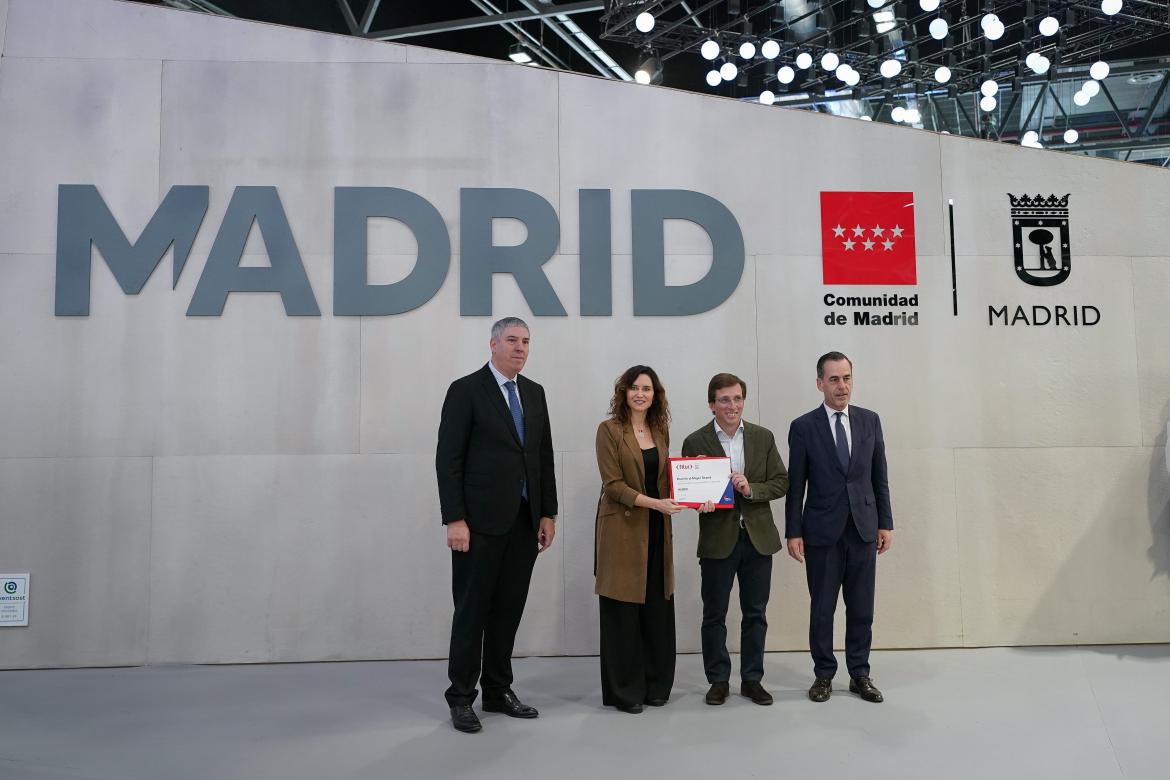 Díaz Ayuso recoge el Premio al Mejor Estand de FITUR concedido a la Comunidad de Madrid