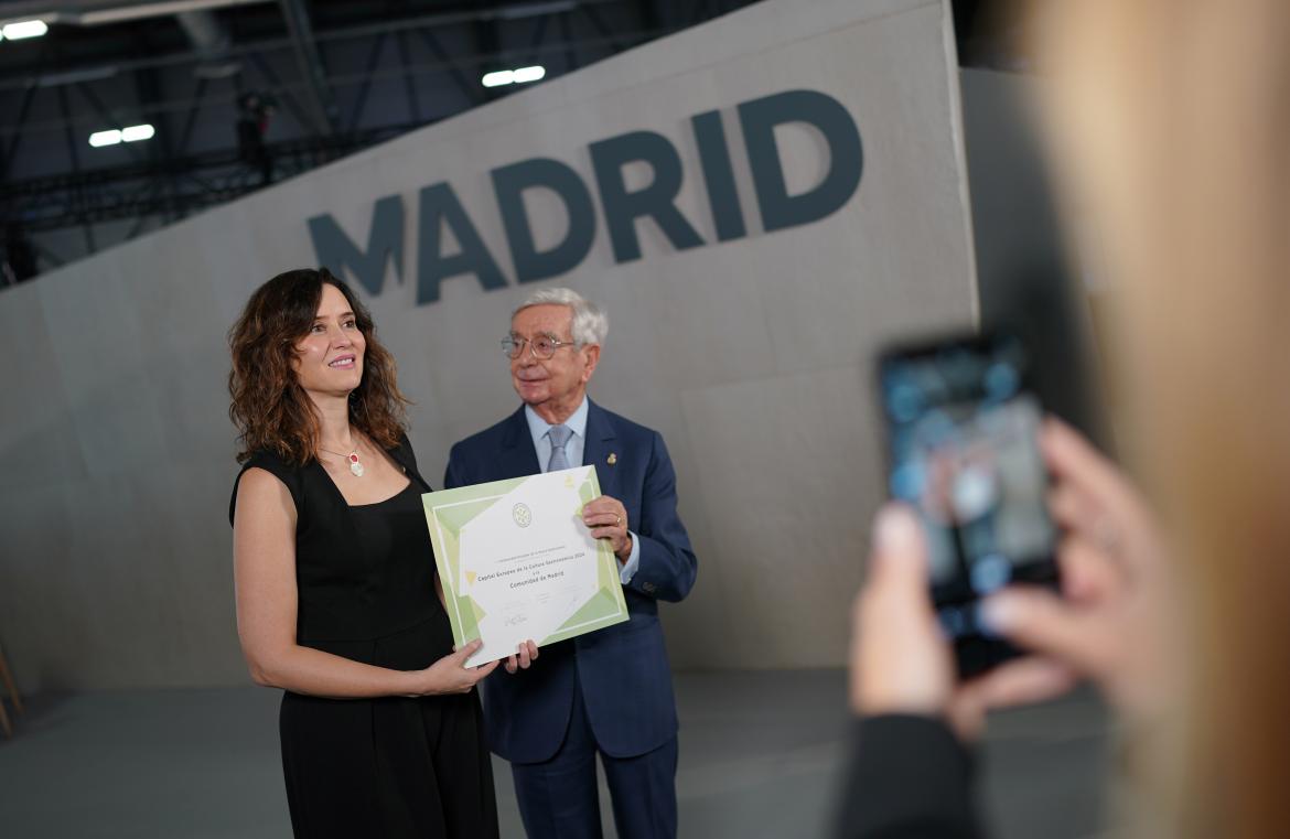 Díaz Ayuso recibe el título a la Comunidad de Madrid como Capital Europea de la Cultura Gastronómica 2024