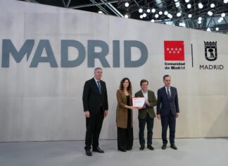 Díaz Ayuso recoge el Premio al Mejor Estand de FITUR concedido a la Comunidad de Madrid