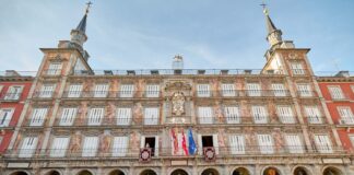 La pasión y el cante flamenco llegan al centro de Madrid desde sus balcones más representativos