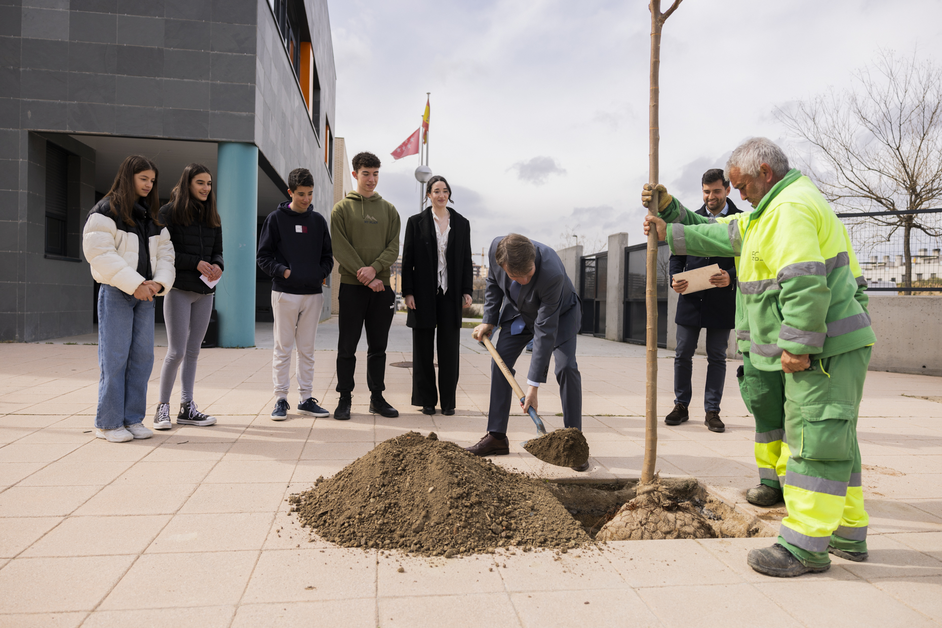 Tres Cantos planta ‘Un árbol por Europa’ para concienciar sobre el desarrollo sostenible en el ámbito local 