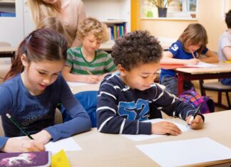 Alcobendas edita unas guías para ayudar a los padres a elegir centro educativo para el curso 2024-2025
