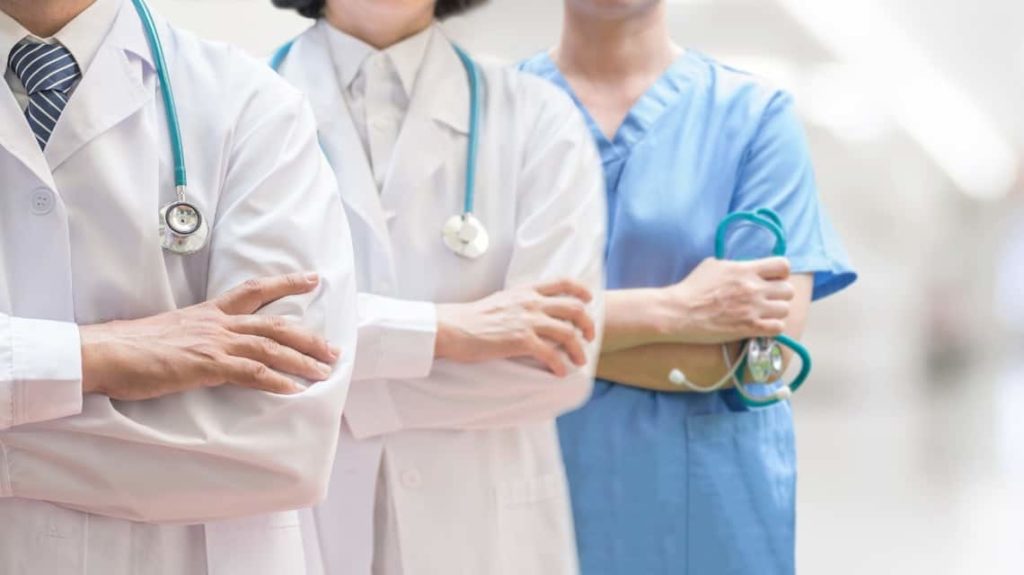 Ministerio Sanidad amplía prueba del talón a 21 patologías y eleva a 74 años cribado cáncer colorrectal