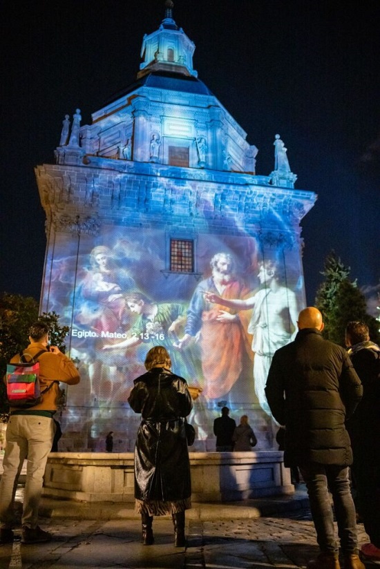 Belenes proyectados en fachadas de las Iglesias de Madrid