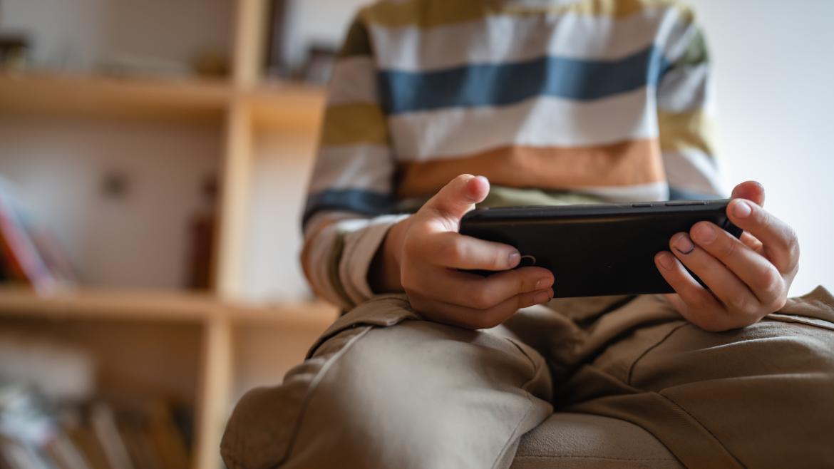 Comunidad Madrid regulará uso dispositivos digitales en colegios e institutos