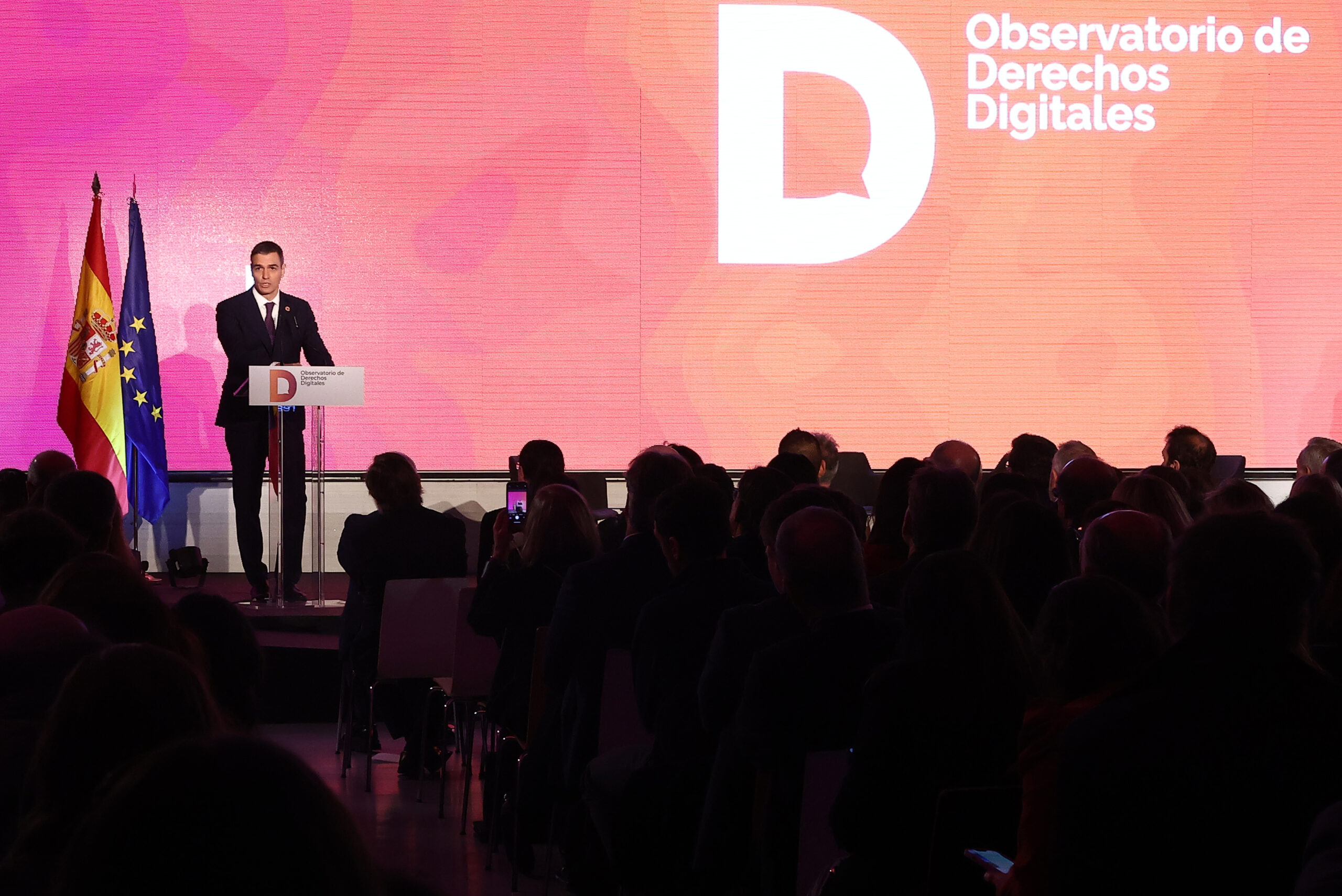 Pedro Sánchez y Oscar López presentan el Observatorio de Derechos Digitales