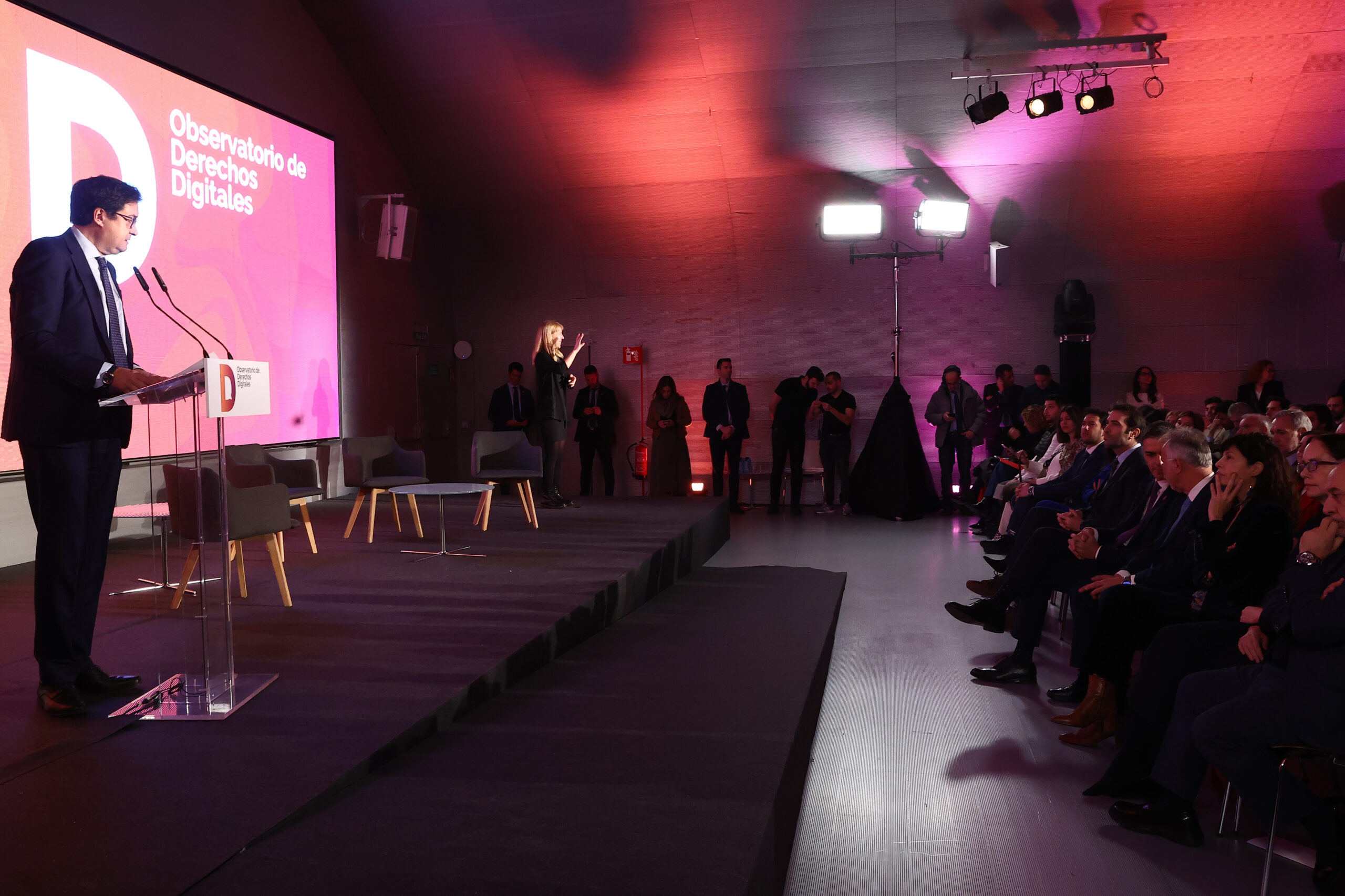 Pedro Sánchez y Oscar López presentan el Observatorio de Derechos Digitales