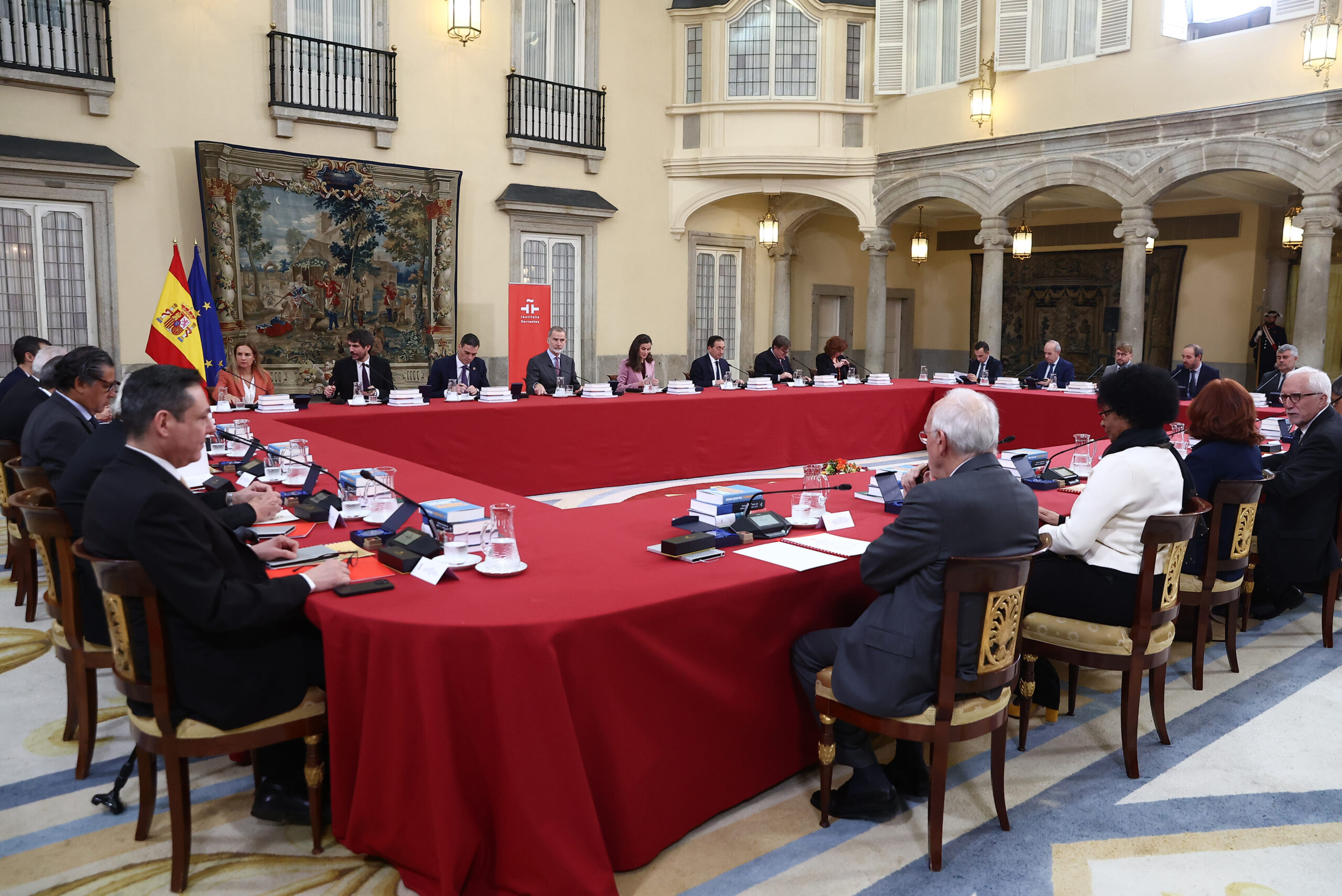 Los Reyes presiden reunión anual Patronato del Instituto Cervantes