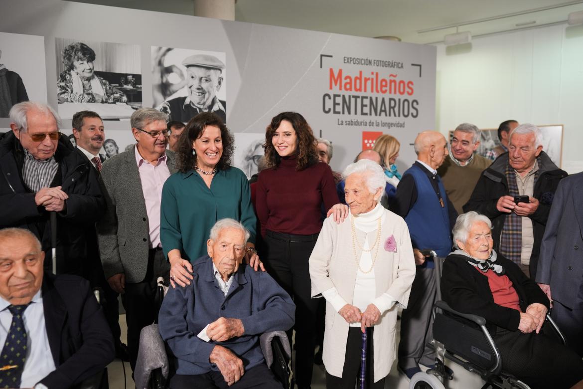 Díaz Ayuso inaugura la exposición Madrileños centenarios: “Un tributo a una generación llena de valores "