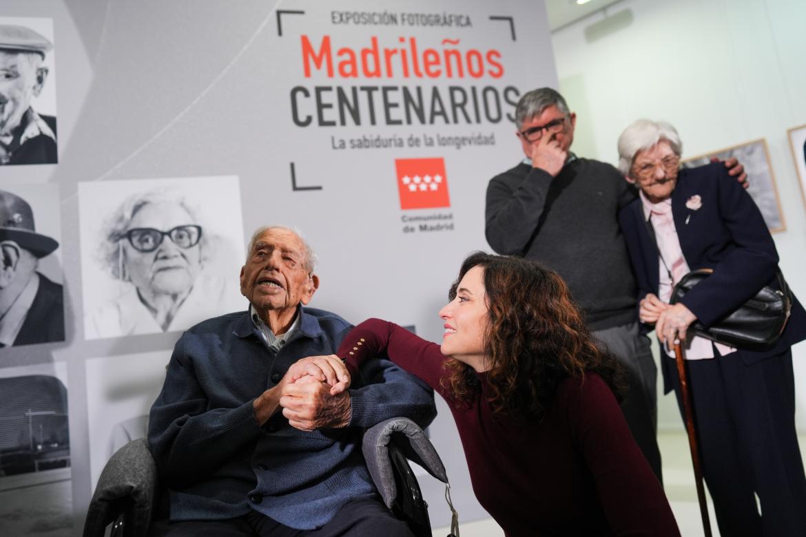 Díaz Ayuso inaugura la exposición Madrileños centenarios: “Un tributo a una generación llena de valores "