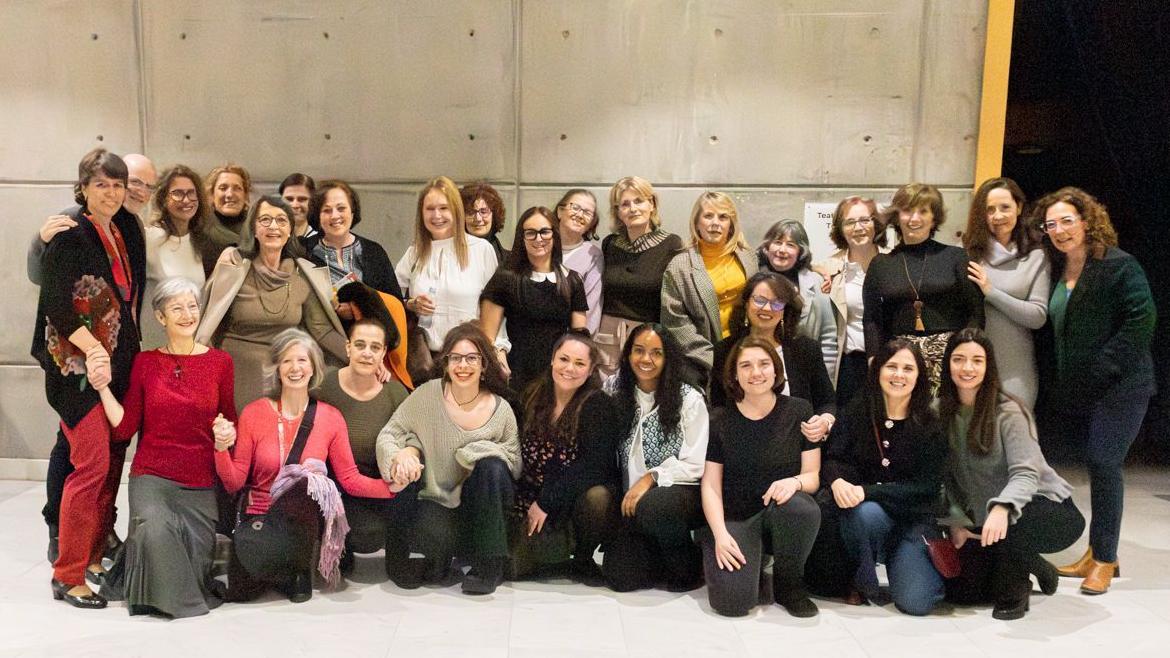 Ayuntamiento de Tres Cantos premia a toda la Enfermería de los centros de salud del municipio con el galardón "Mujeres Esenciales 2025"