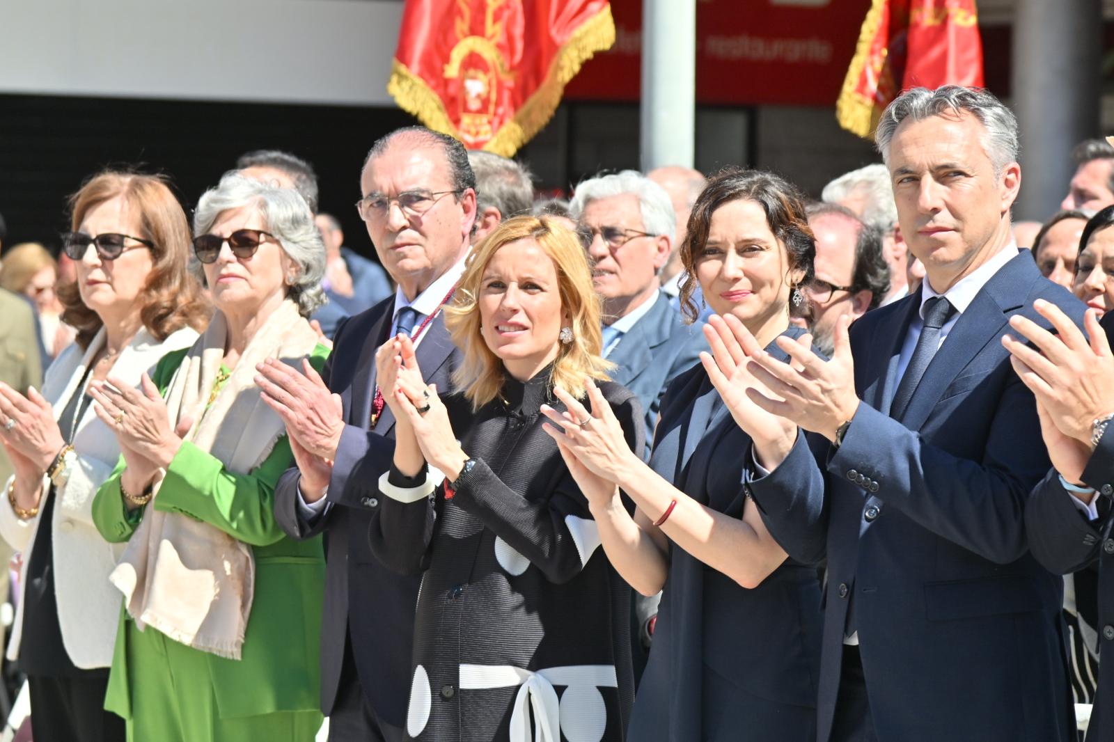 Díaz Ayuso asiste en Alcobendas a la Jura de Bandera de 205 civiles