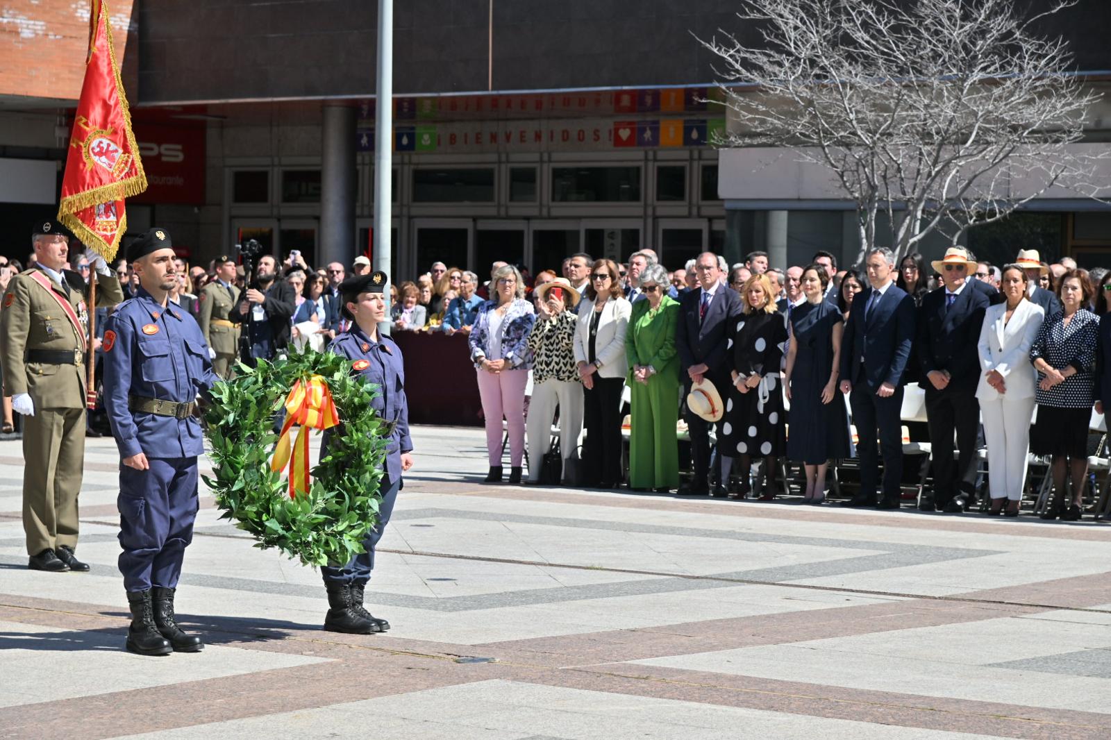 Díaz Ayuso asiste en Alcobendas a la Jura de Bandera de 205 civiles
