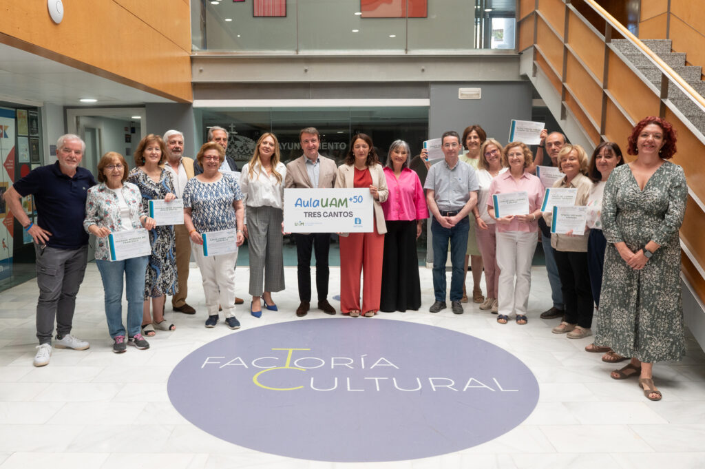 Alumnos Aula UAM+50 Tres Cantos reciben sus diplomas