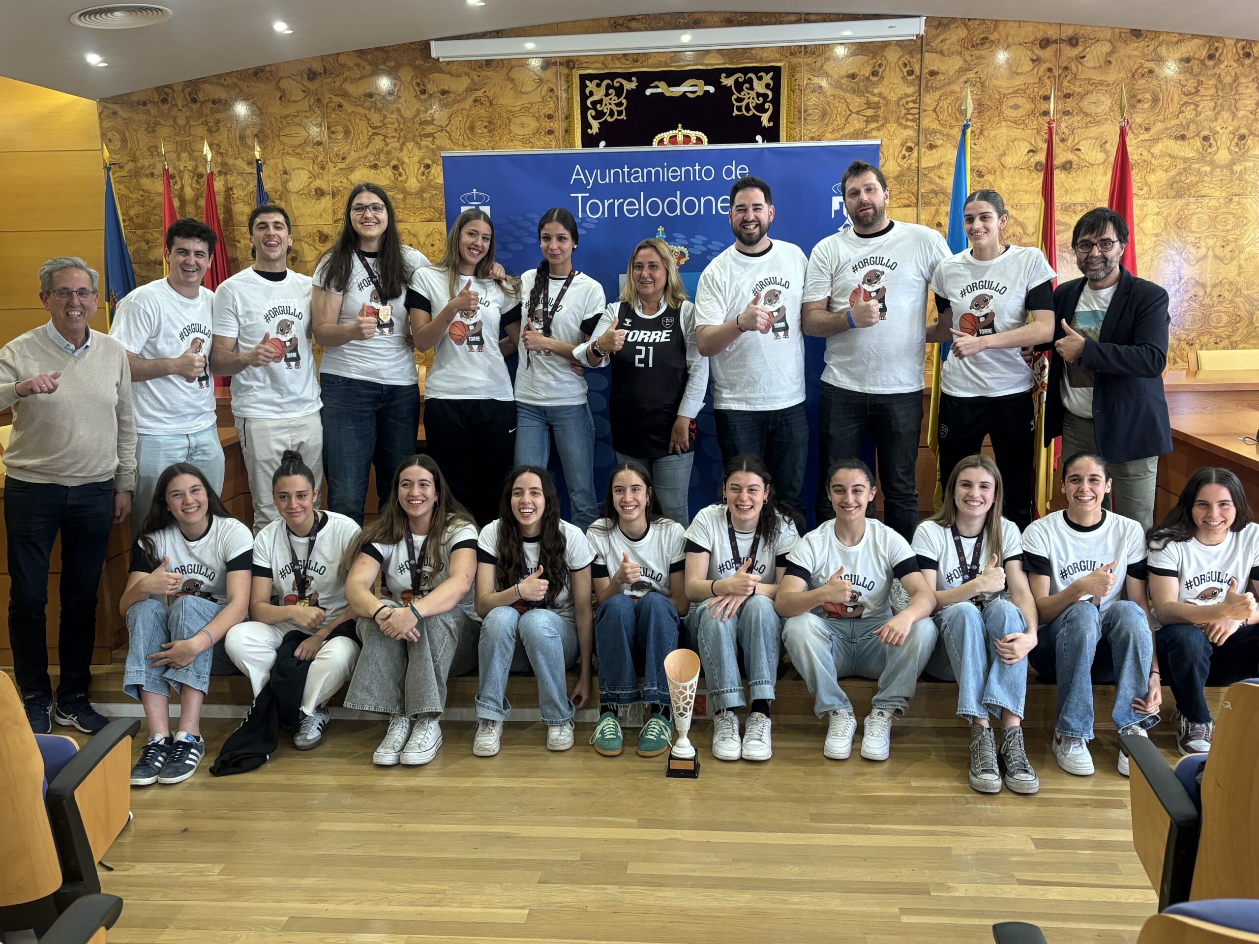 Ayuntamiento Torrelodones rinde homenaje a jugadoras y técnicos Jansen BT