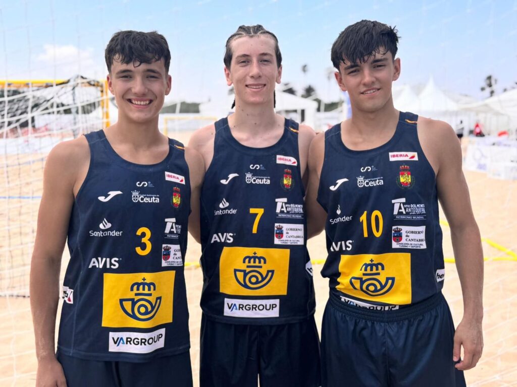 Tres jugadores Club Balonmano Sanse campeones del mundo en balonmano Playa