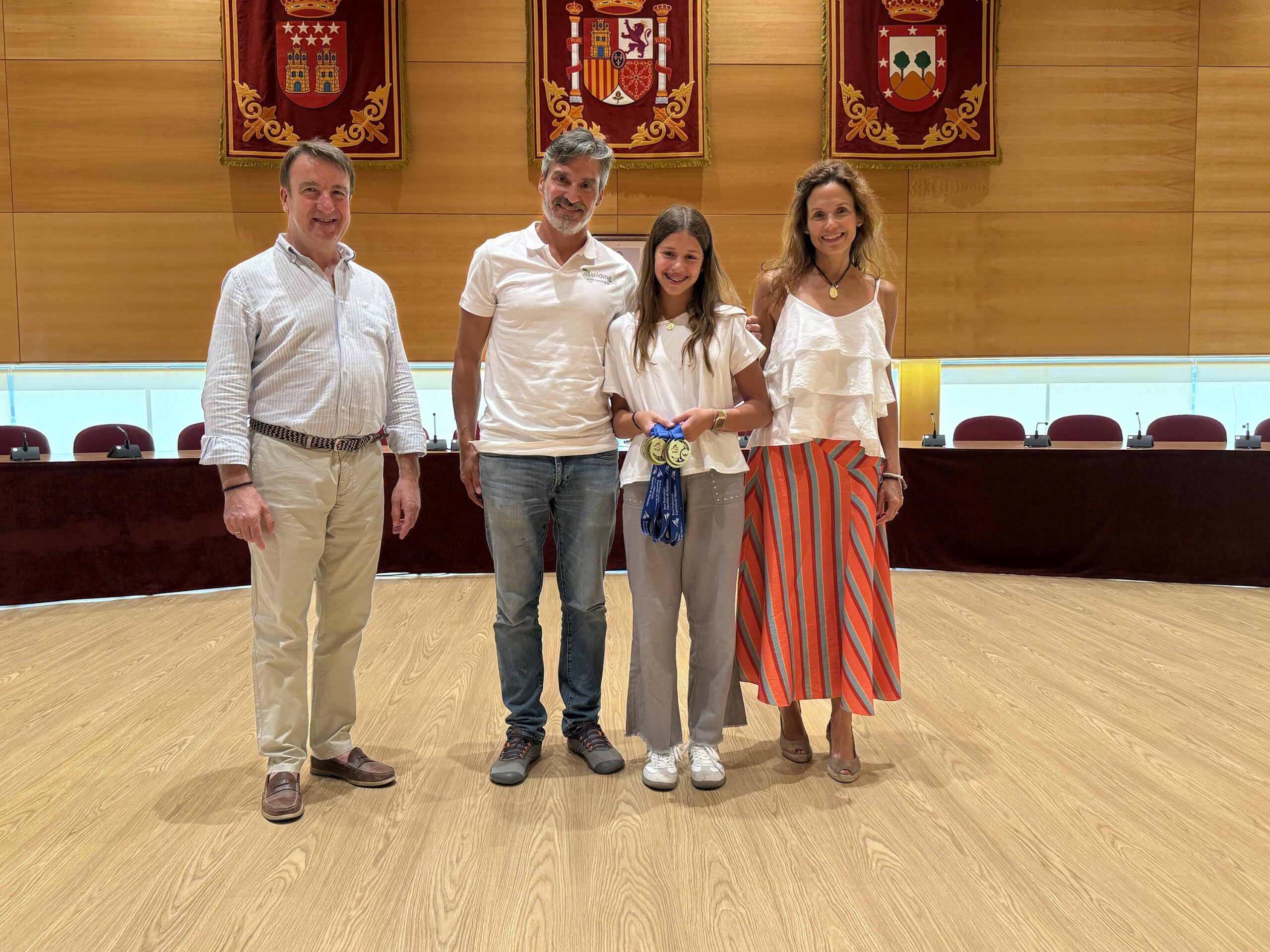 Con tan solo 14 años, Melgosa ha firmado una actuación sobresaliente en el campeonato nacional, al conquistar tres medallas de oro en las pruebas individuales de 200, 400 y 800 metros libre, así como una medalla de plata en los 100 metros libre.