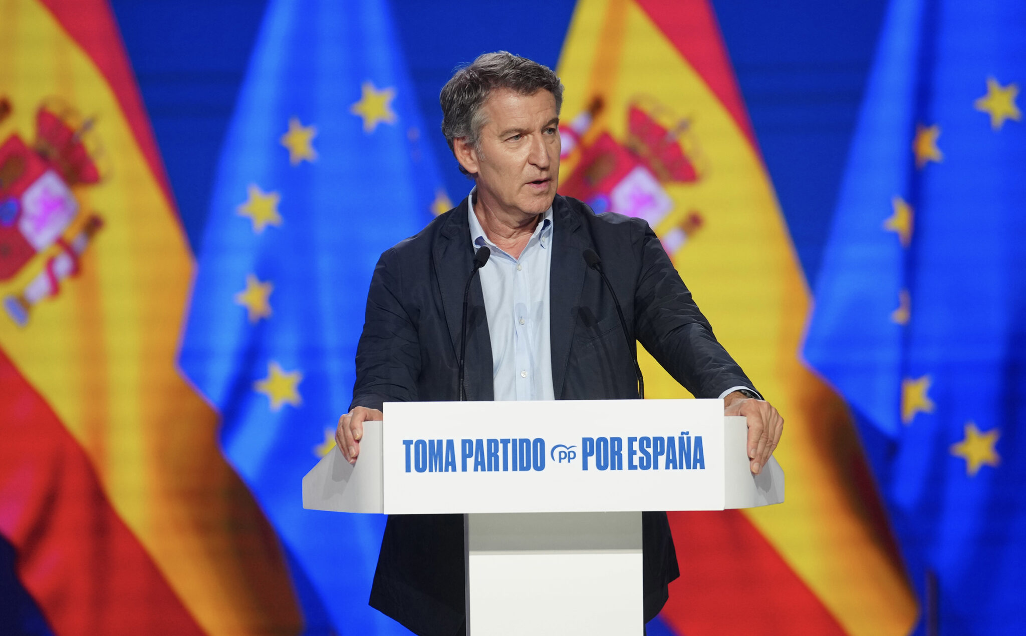 Feíjoo defiende una "política honrada y centrista" donde "España no está en venta"