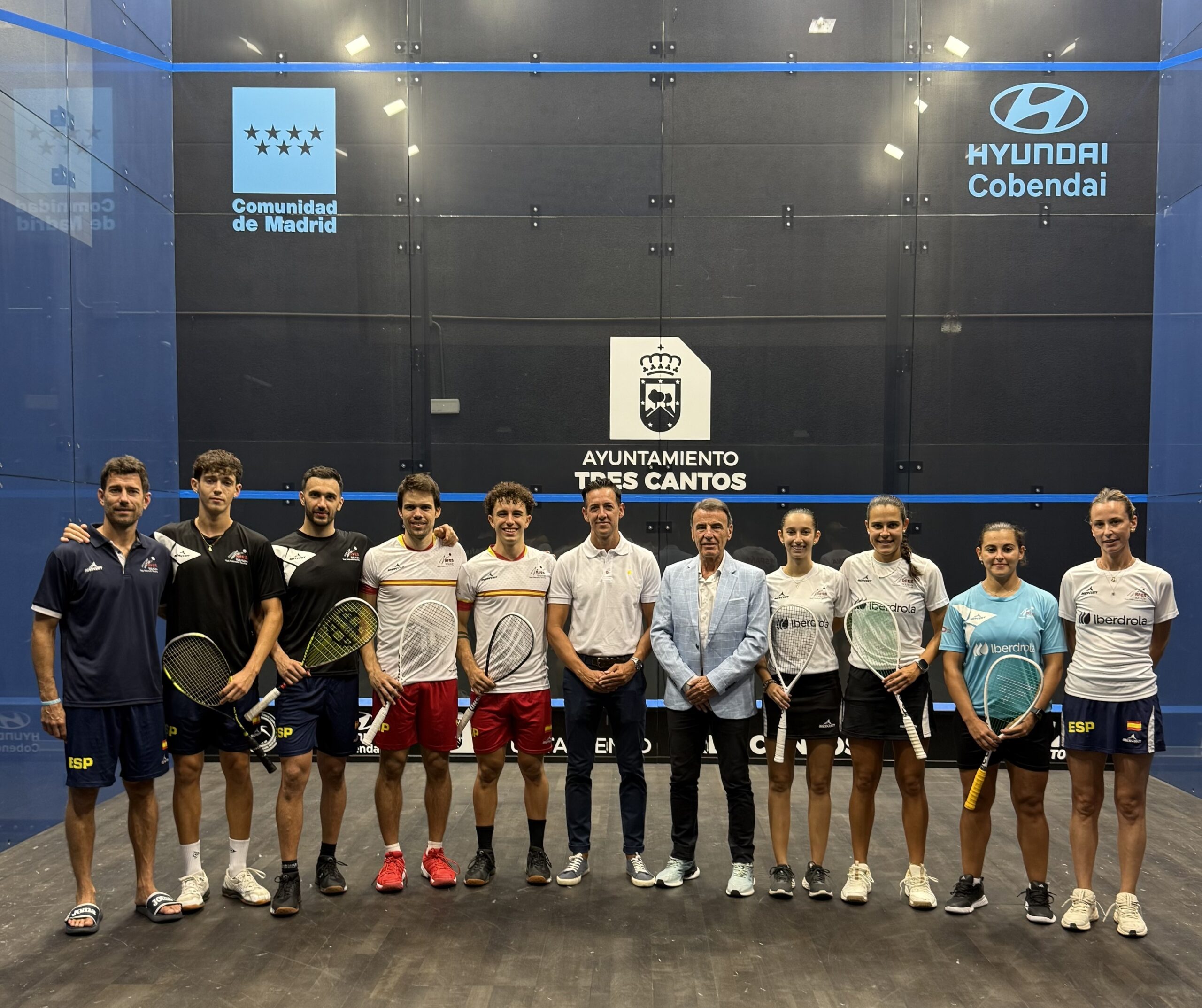 La selección española de squash prepara el Campeonato de Europa en el Polideportivo de La Luz