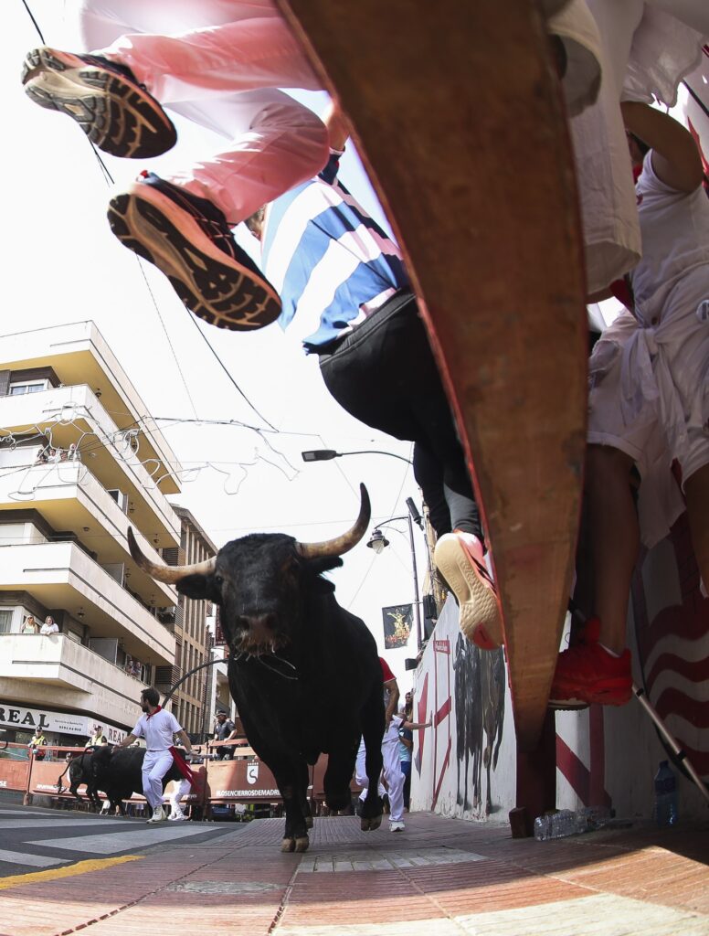 Tercer encierro muy veloz, emocionante y siete heridos leves