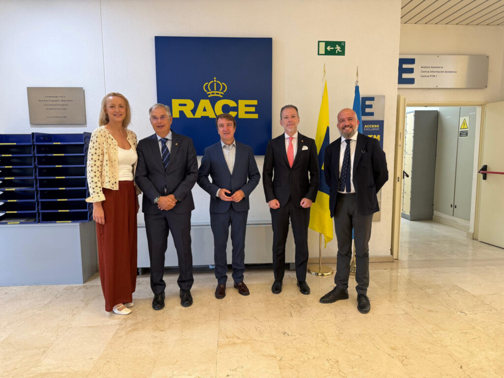 El alcalde, Jesús Moreno, visita las instalaciones del RACE en Tres Cantos