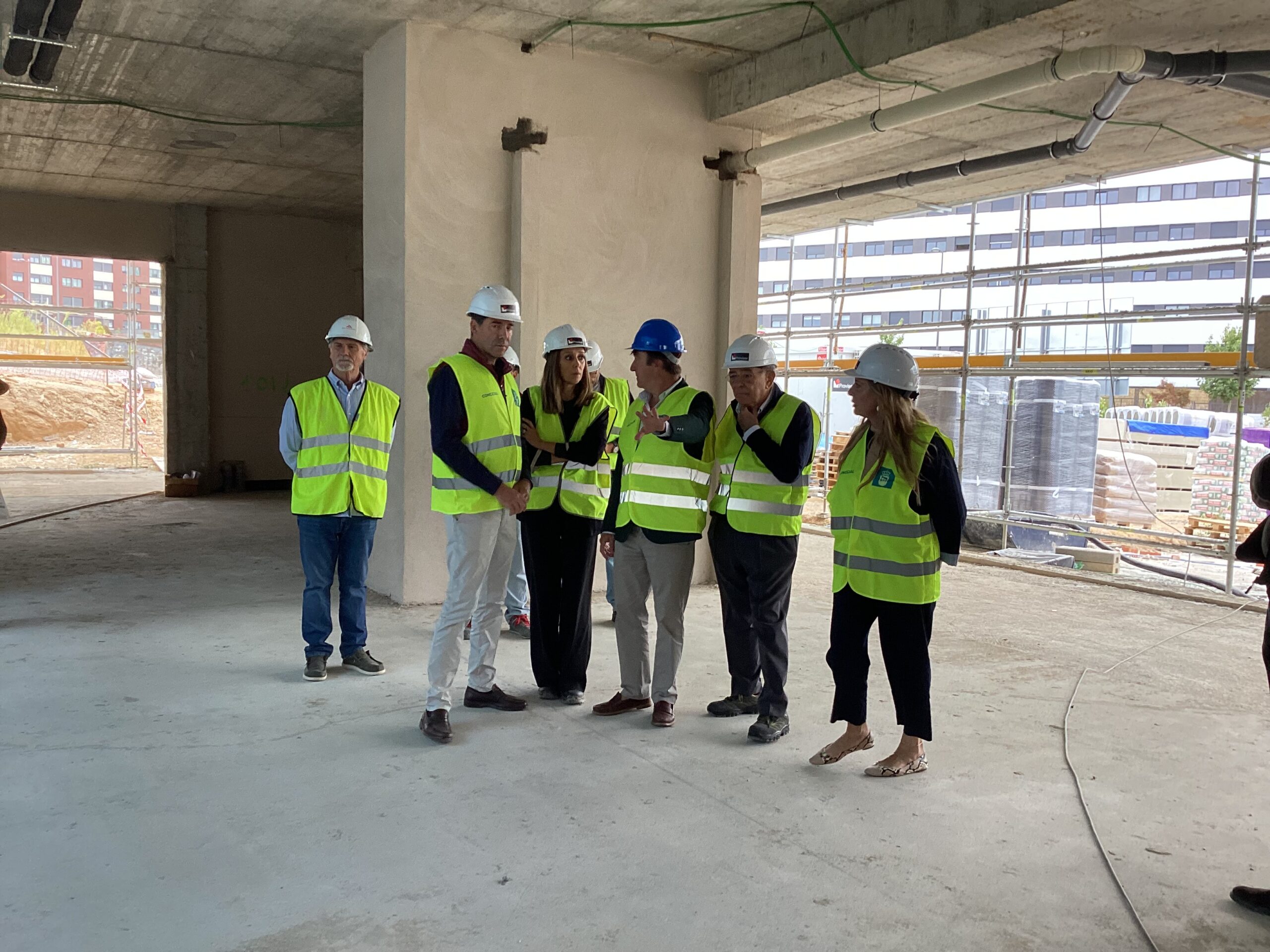 Alcalde Tres Cantos visita obras Biblioteca Municipal Concha Espina en Paraninfo