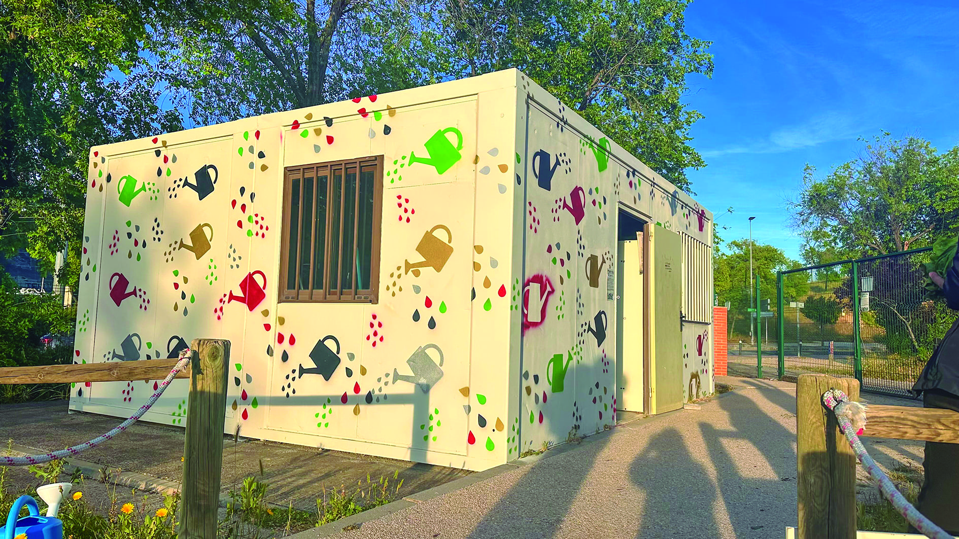 mbellece el espacio público urbano de la ciudad contra las pintadas