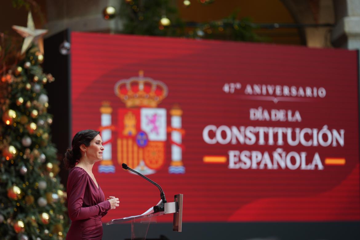 Díaz Ayuso menciona a los “hijos de la Transición” en el 47º aniversario de la Constitución Española