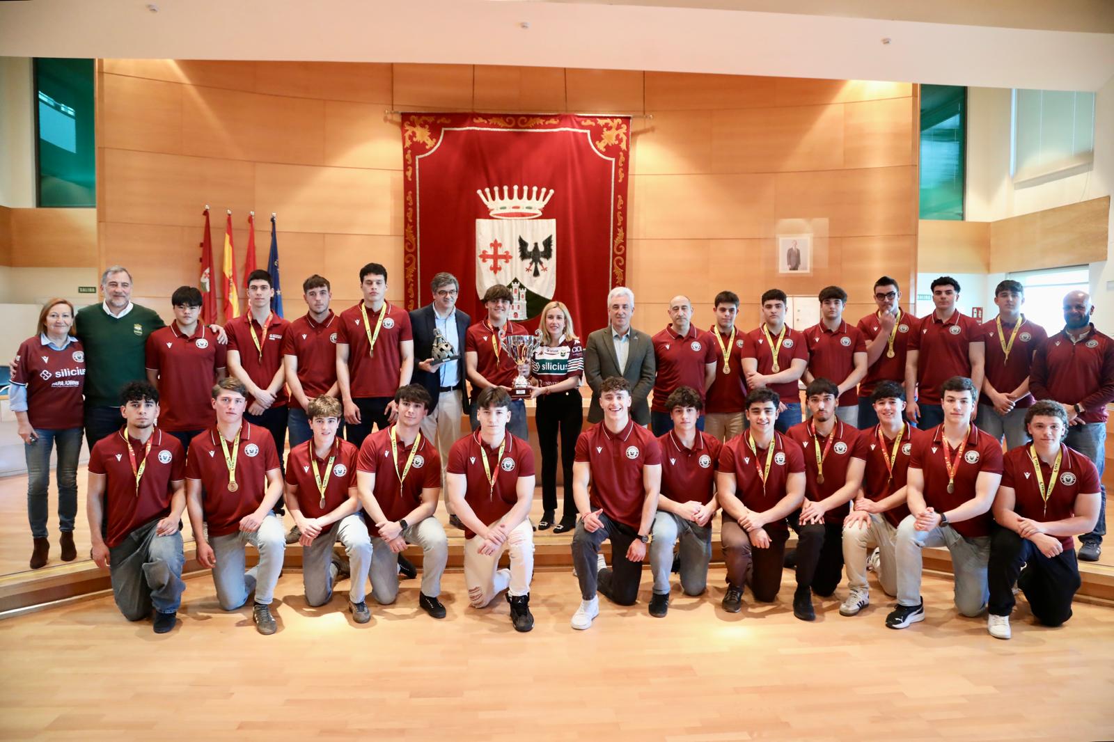 Alcaldesa recibe al Club Alcobendas Rugby, ganador Copa España y Copa Ibérica sub-18