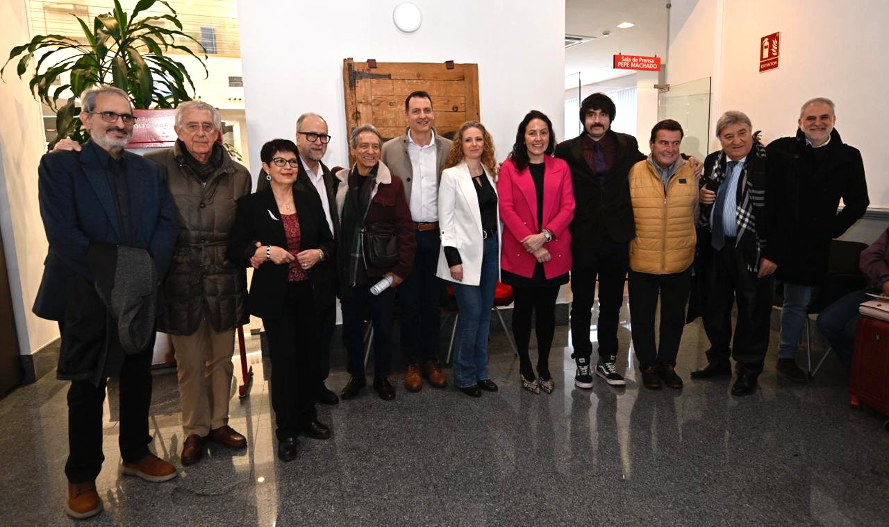Amigos, familiares y compañeros rinden homenaje a Pepe Machado, maestro del Periodismo