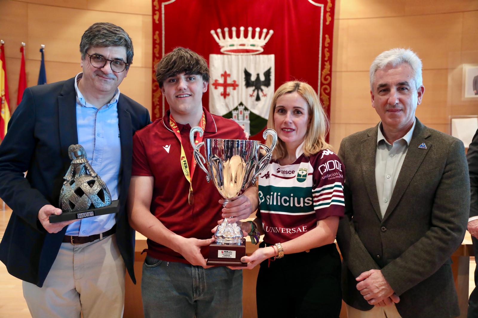 Alcaldesa recibe al Club Alcobendas Rugby, ganador Copa España y Copa Ibérica sub-18