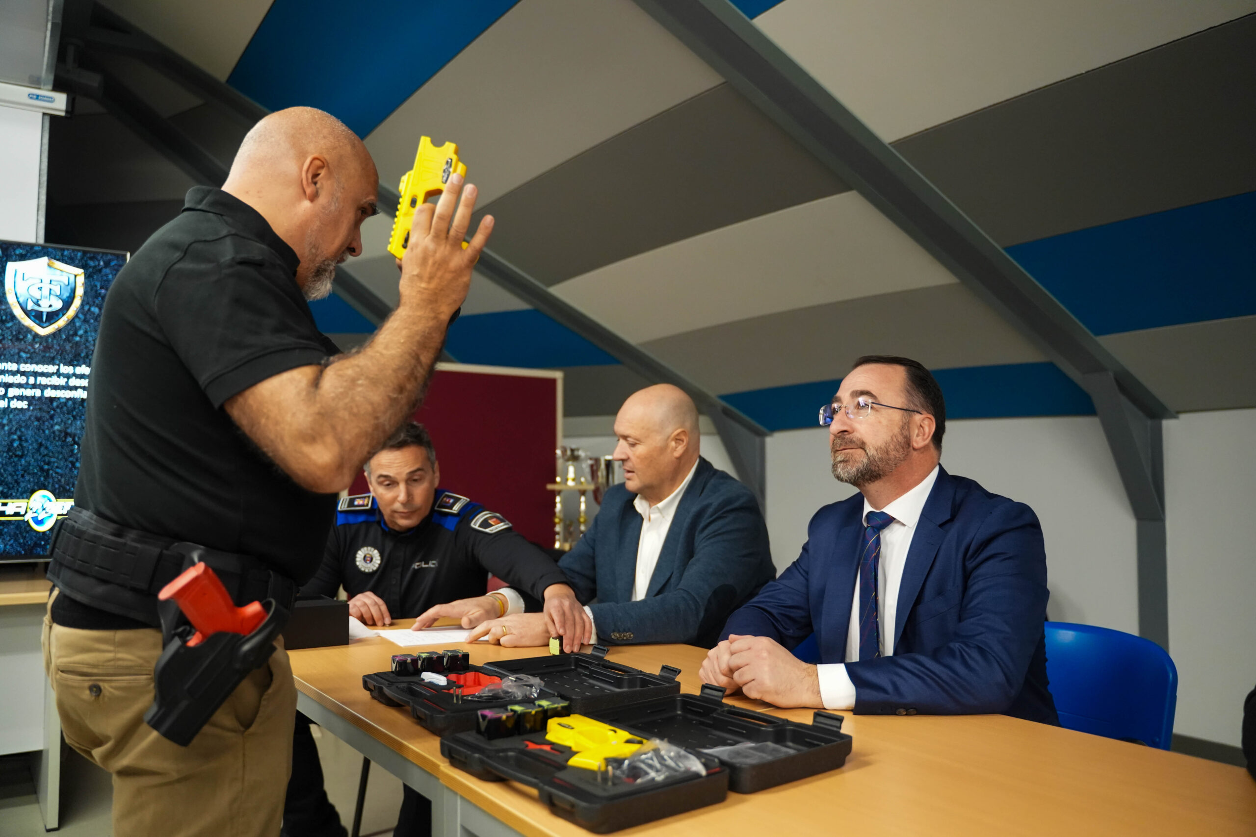 Policía Colmenar Viejo adquiere dispositivos DEC Táser