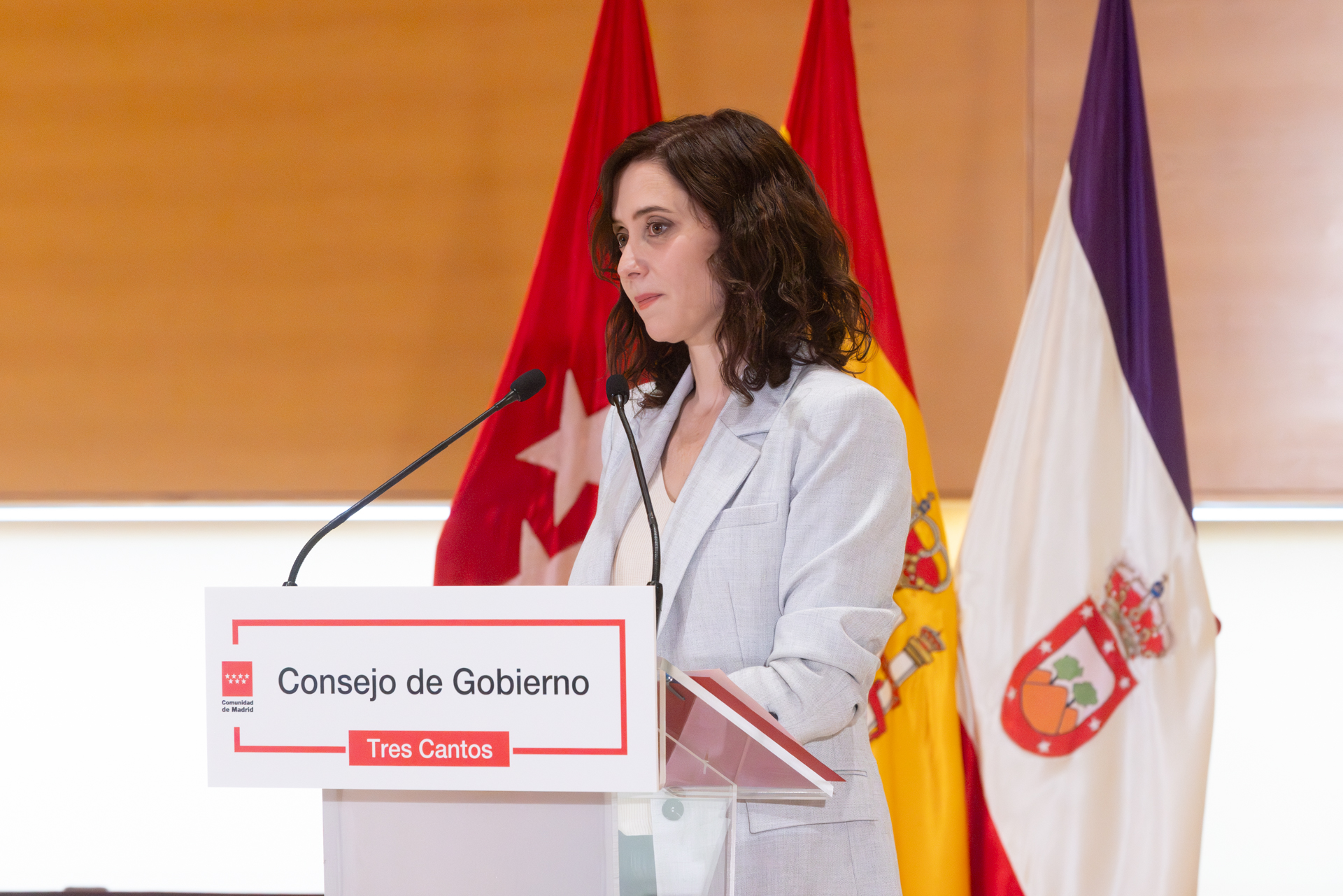 Díaz Ayuso preside en Tres Cantos el Consejo de Gobierno