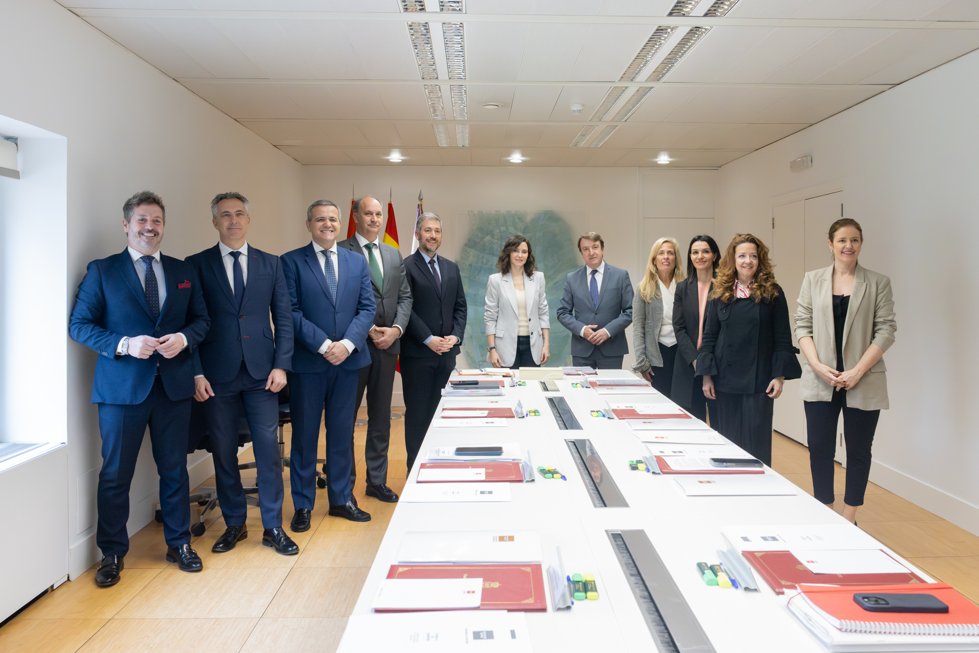 Díaz Ayuso preside en Tres Cantos el Consejo de Gobierno