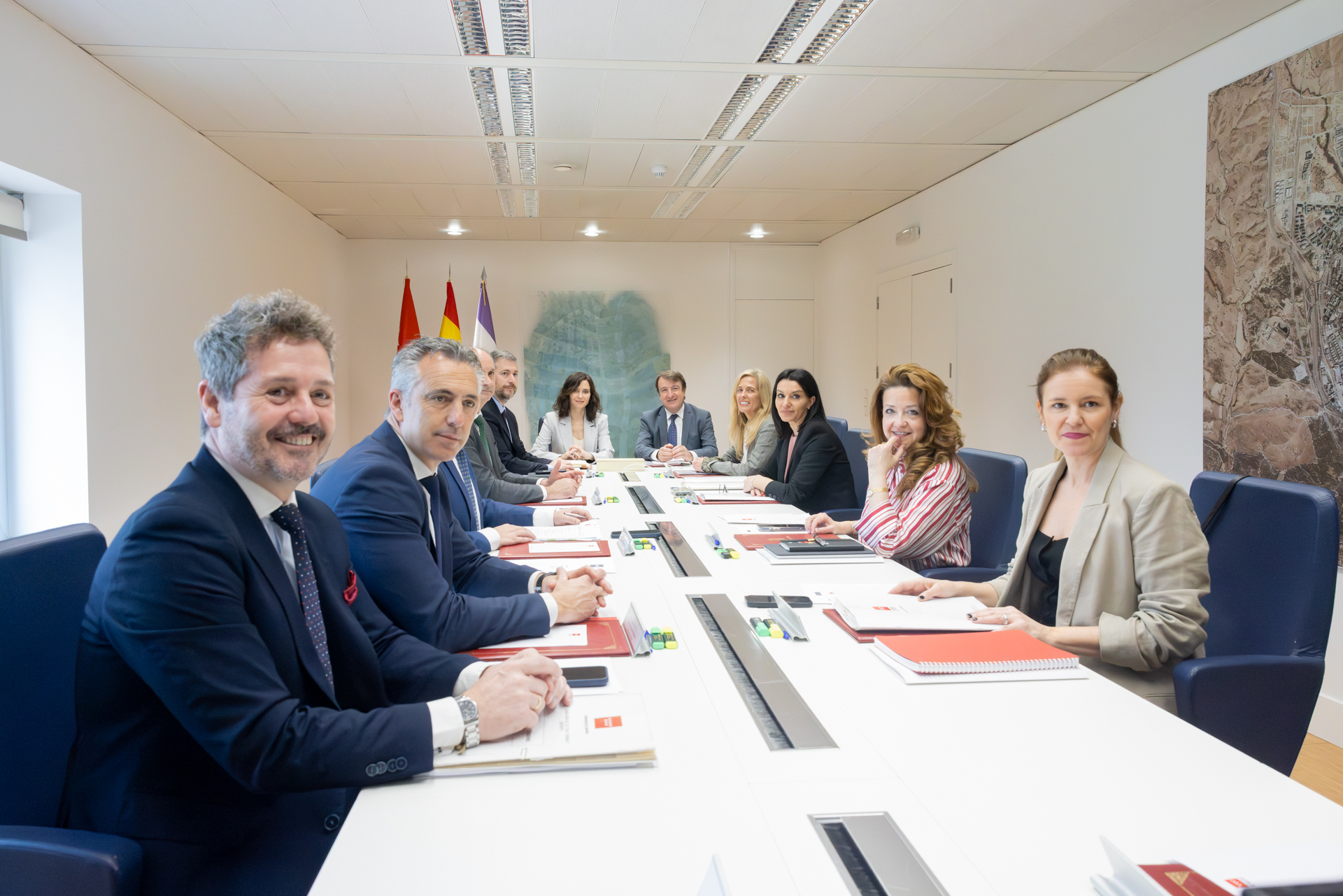 Díaz Ayuso preside en Tres Cantos el Consejo de Gobierno