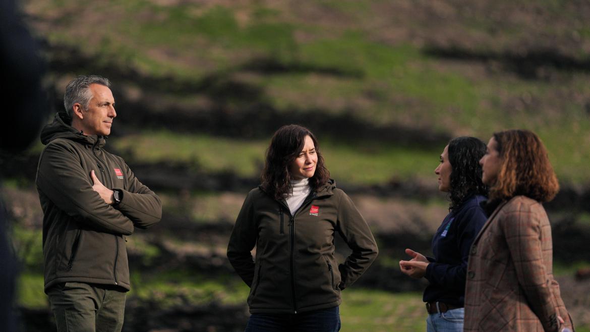 Díaz Ayuso comprueba los trabajos de urgencia finalizados en el Monte de Viñuelas