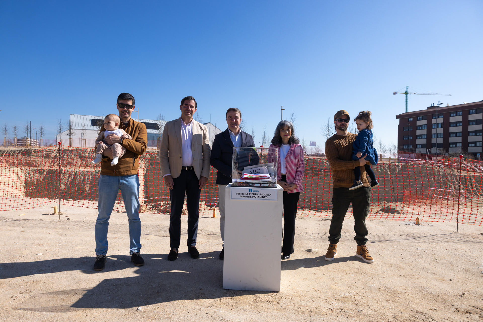 Tres Cantos coloca la primera piedra de la Escuela Infantil Paraninfo