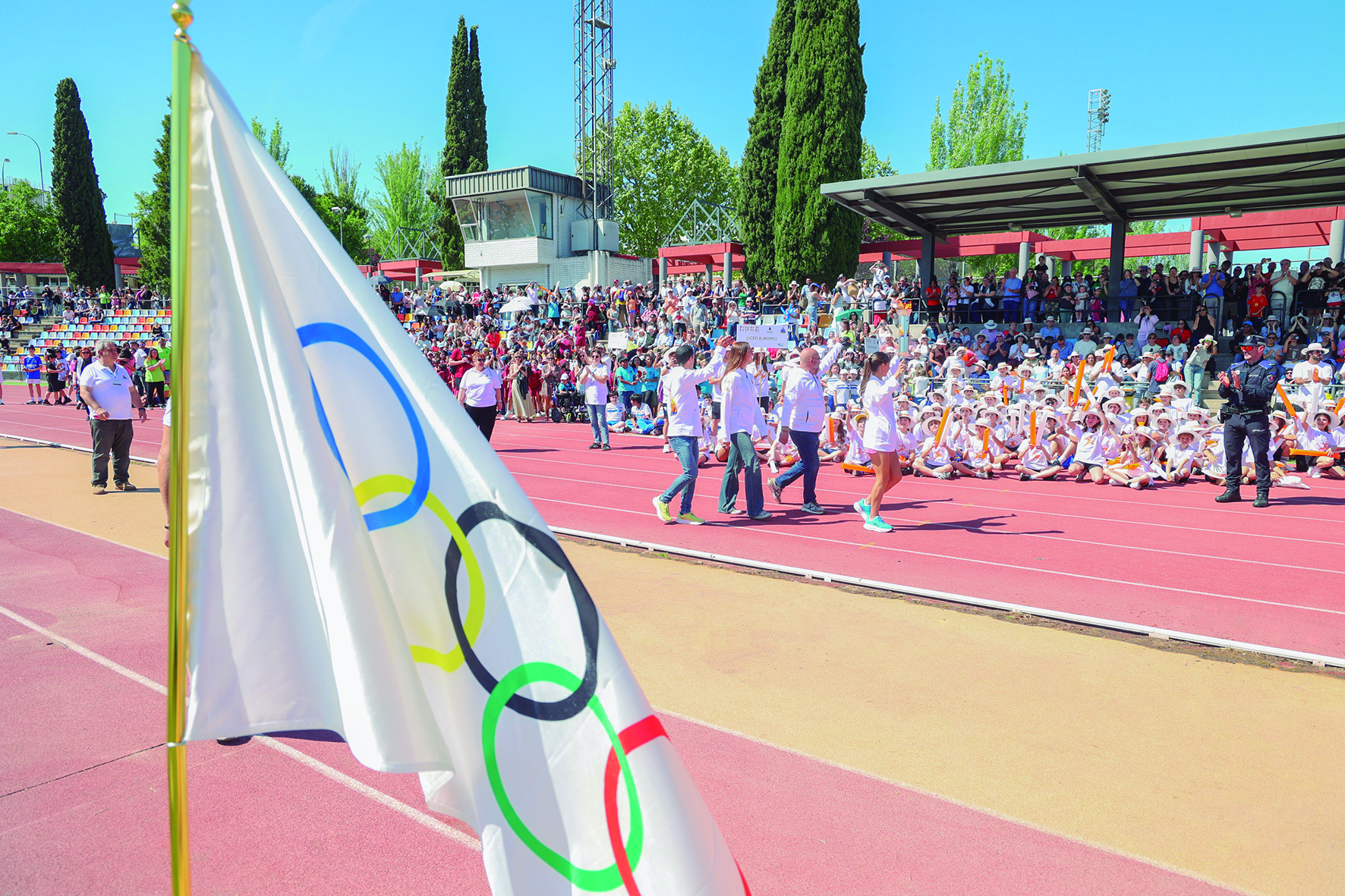 Esfuerzo y compañerismo en la II Olimpiada Escolar de Alcobendas