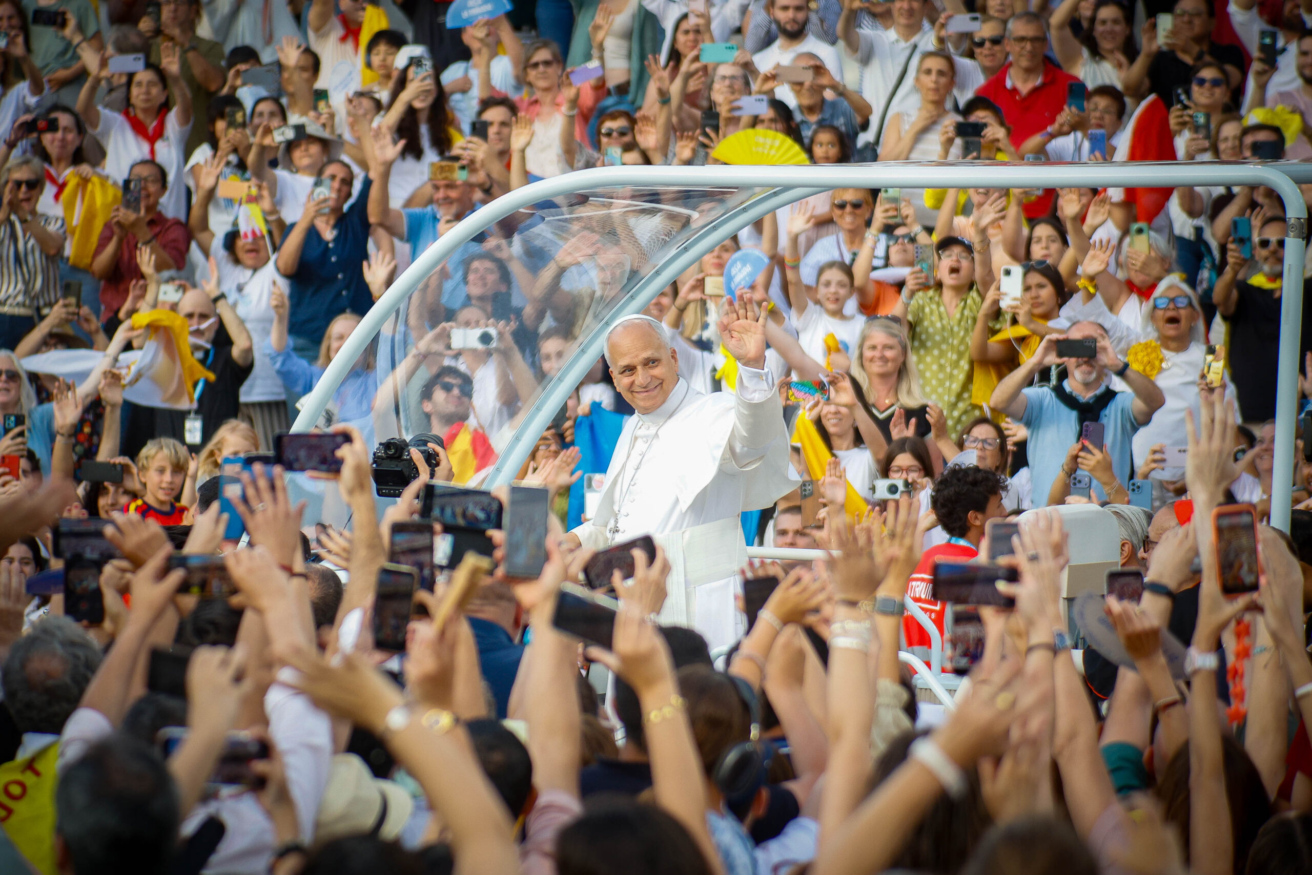 Emotivo y revelador encuentro con el Papa León XIV en el Lluís Companys de Barcelona