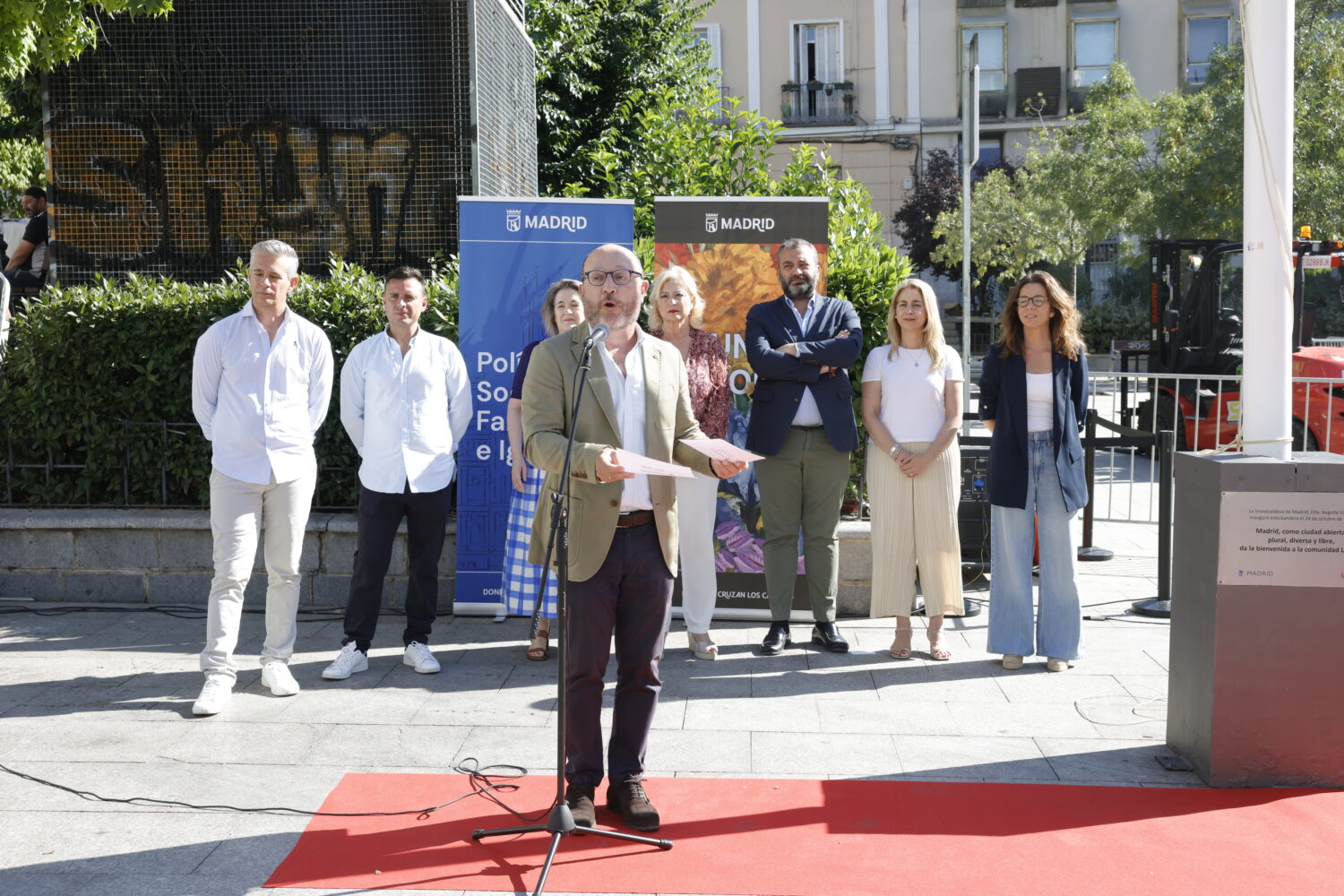 Ayuntamiento Madrid iza bandera arcoíris Día Internacional Orgullo LGTBI