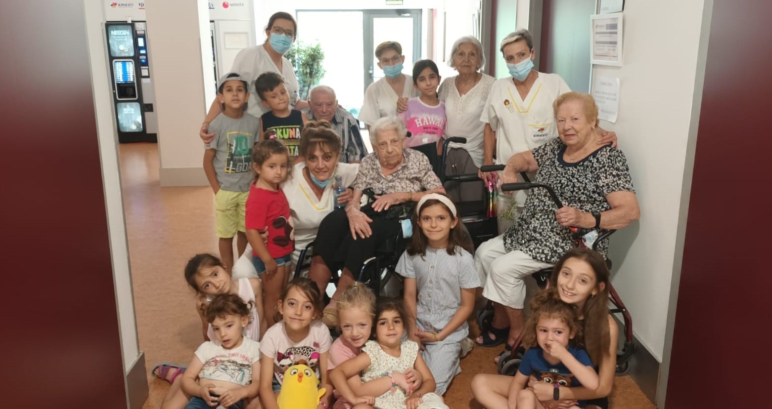 Residencias AMAVIR celebran sus campamentos intergeneracionales de verano “De acampada con mis abuelos”