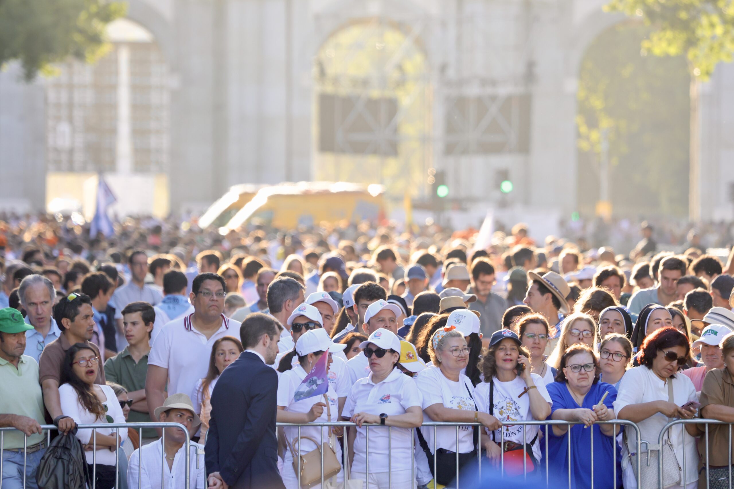 León XIV a los jóvenes: “¡Sed humanos!: hombres y mujeres de carne y hueso. No apariencias, sino rostros fiables”