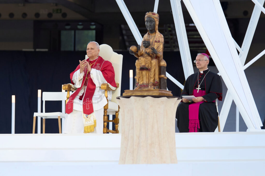 Emotivo y revelador encuentro con el Papa León XIV en el Lluís Companys de Barcelona