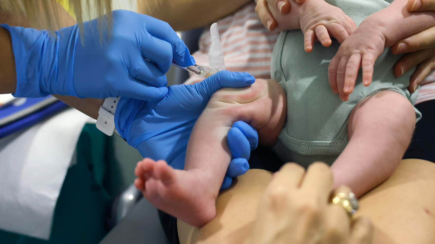 Comunidad de Madrid prepara 49.000 vacunas Virus Respiratorio Sintincial para bebés