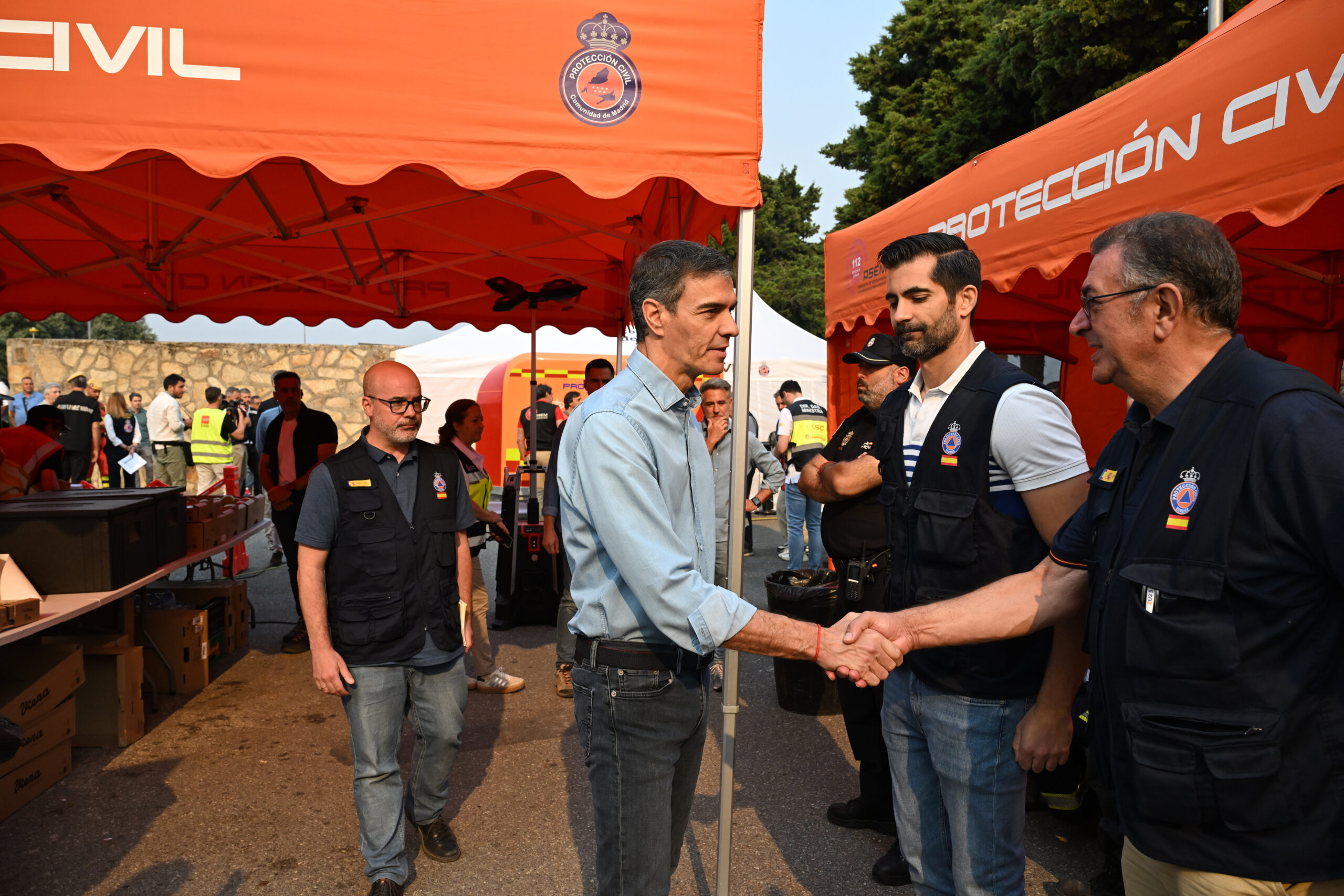 Pedro Sánchez visita la zona afectada por los incendios forestales de Madrid