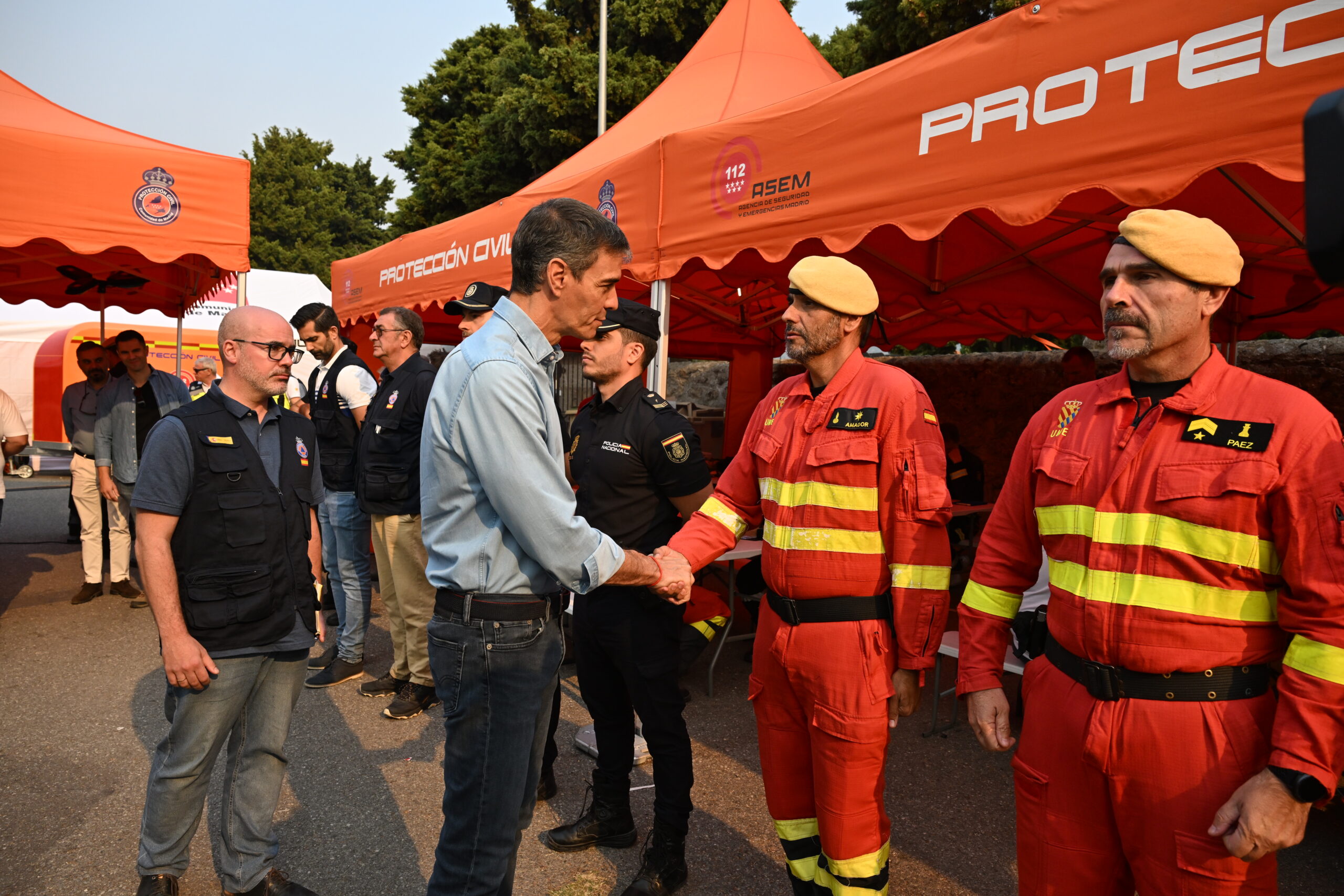 Pedro Sánchez visita la zona afectada por los incendios forestales de Madrid