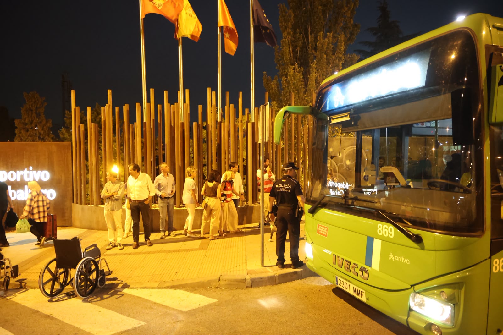 Alcobendas se vuelca con los evacuados por los incendios en el suroeste de Madrid